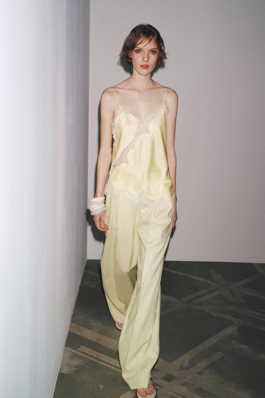 ZARA ТОП В БЕЛЬЕВОМ СТИЛЕ С КРУЖЕВОМ — ZW COLLECTION, ЖЕЛТЫЙ