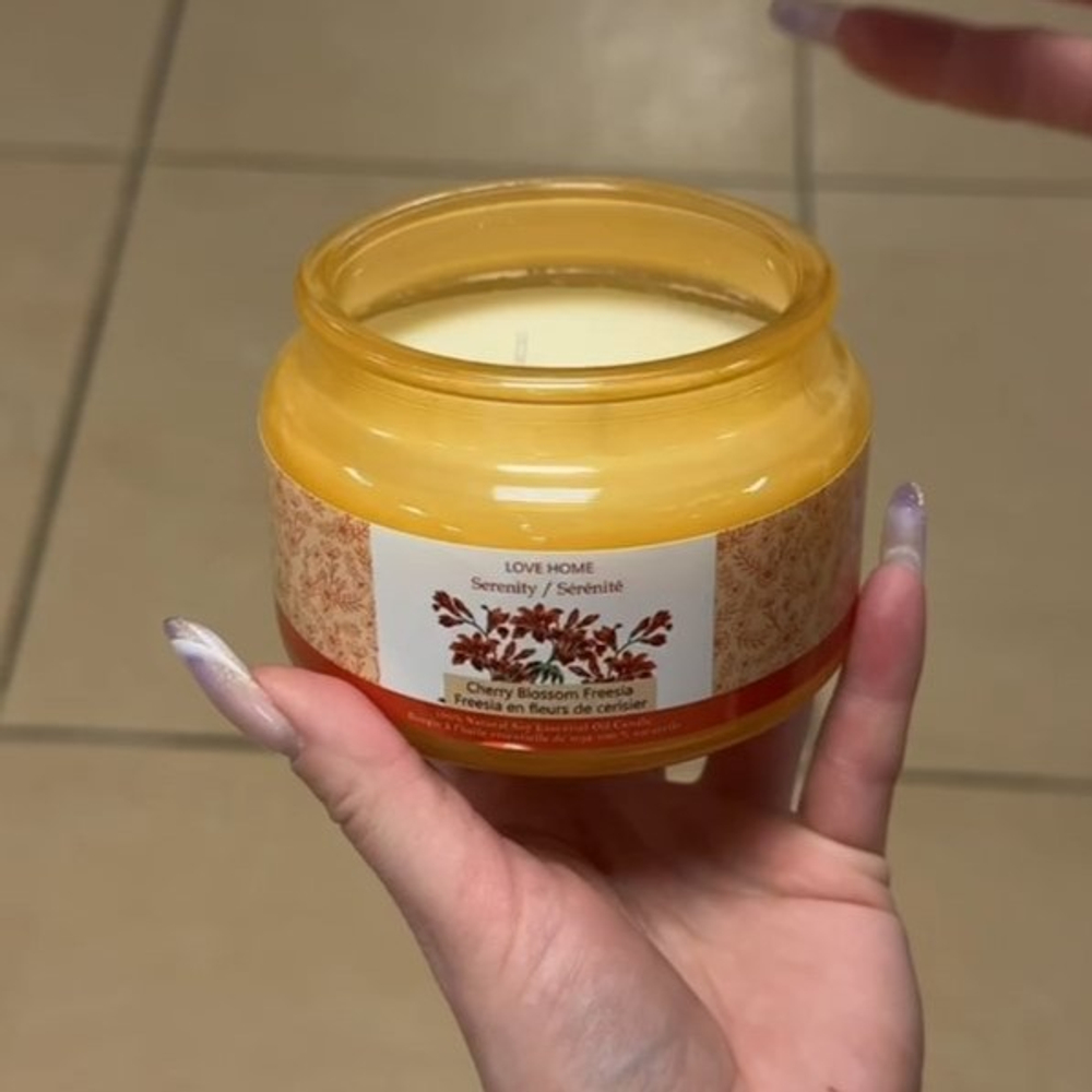 Свеча ароматическая Frövi, вишня и фрезия, соевый воск