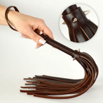 Коричневая кожаная мини-плеть с шипами - 40 см. (Цвет: коричневый)