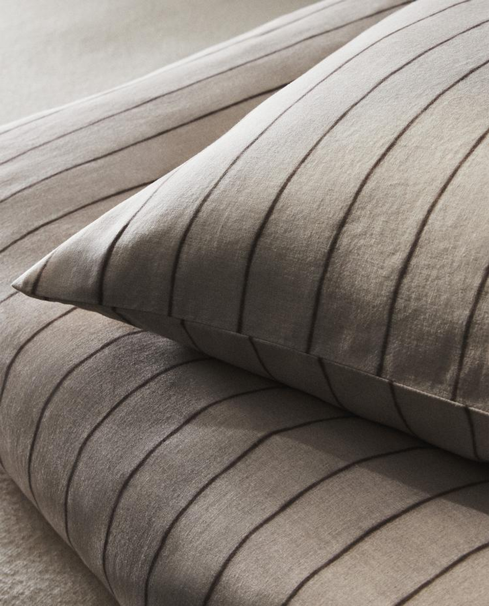 ZARA HOME НАВОЛОЧКА ИЗ ХЛОПКА И ЛЬНА В ПОЛОСКУ, СВЕТЛО-БЕЖЕВЫЙ