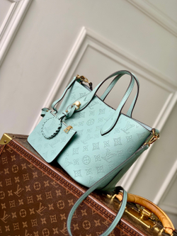 Louis Vuitton Blossom PM