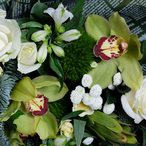 Купить Букет с орхидеями «В ожидании волшебства»