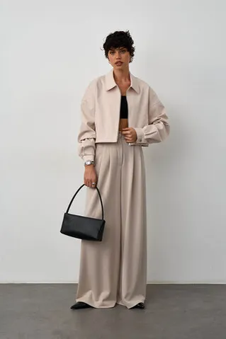 Куртка с воротом укороченная жемчужного цвета