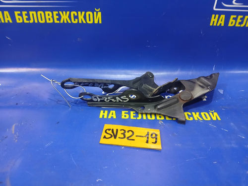 Петля капота левая TOYOTA VISTA 1990