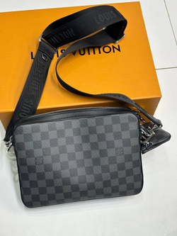 Сумка-мессенджер Louis Vuitton