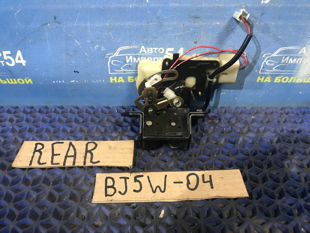 Замок багажника MAZDA FAMILIA 1999