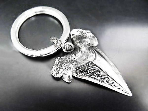 Брелок серебряный "Shark's Tooth" AZBl-002.