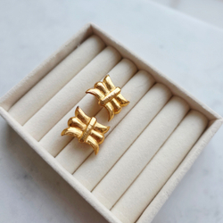 Клипсы с тремя лепестками