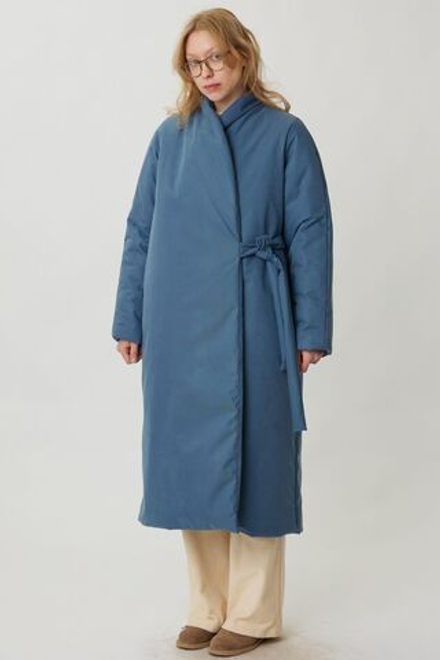 Зимнее пальто на запах из синей бархатистой мембраны