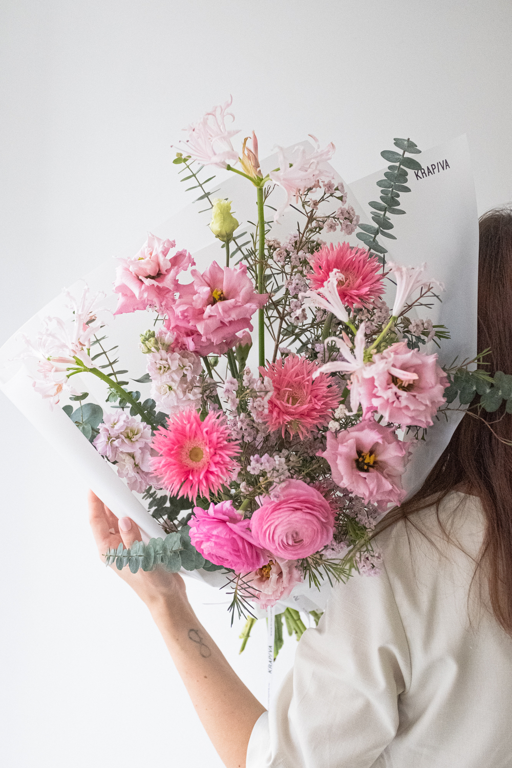 купить стильный букет в розовой гамме на день матери