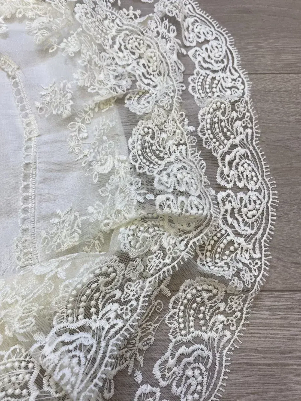 Кружевной уголок и бант на выписку