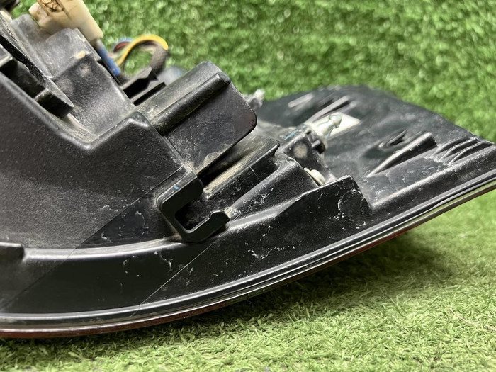 Фонарь левый внешний Toyota Land Cruiser 300 21-нв