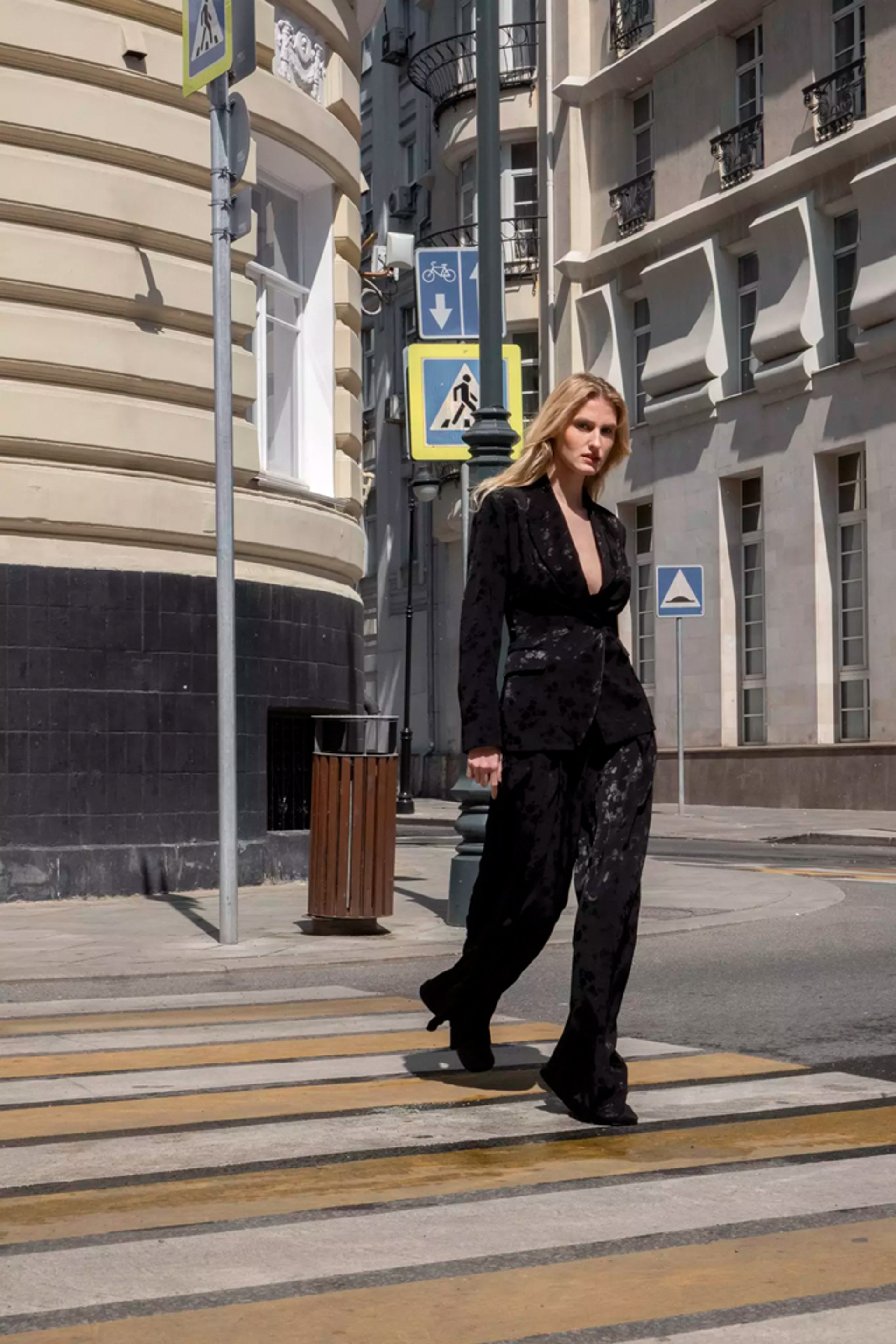 Брюки-палаццо с жаккардовым тиснением