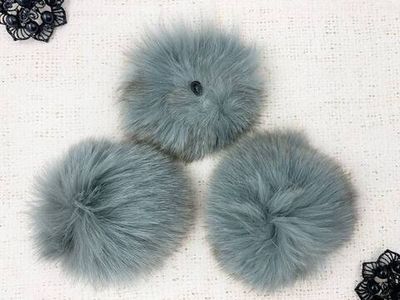 Меховой помпон енот, d 8-9 см, серо-голубой