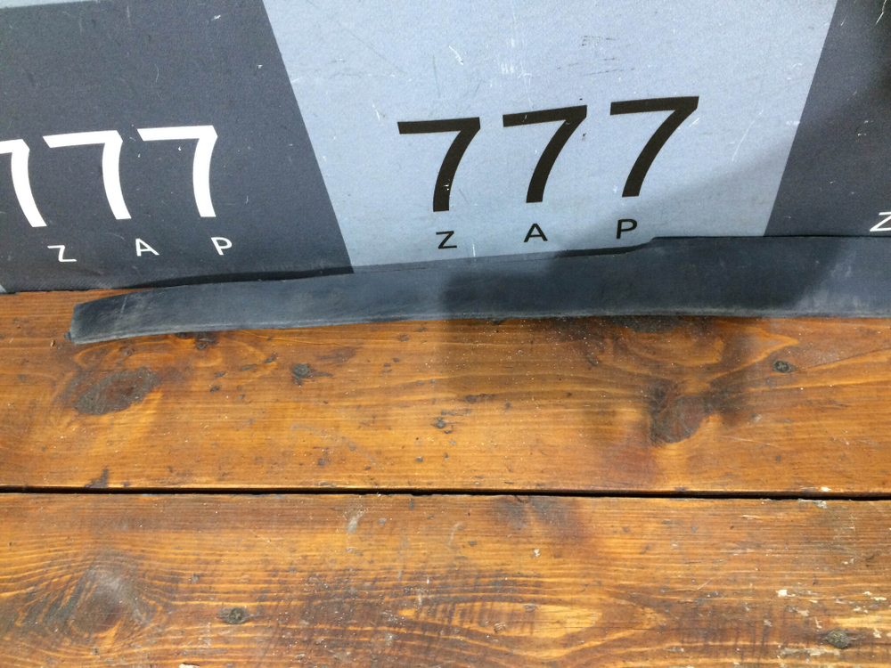 Накладка юбки переднего бампера Kia Picanto 3 (JA) 17-нв Б/У Оригинал 86591G6300