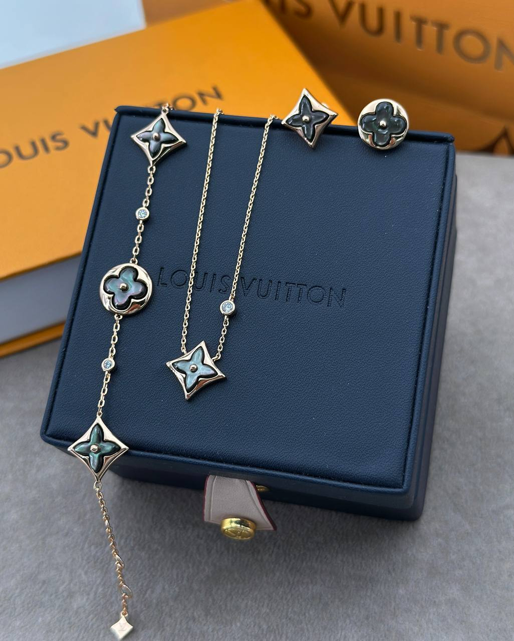 Серьги Louis Vuitton