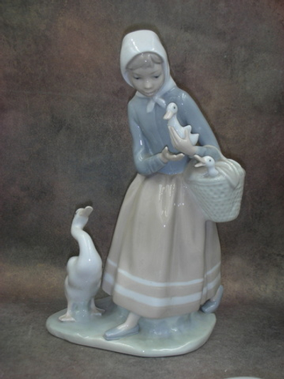 Статуэтка. Фарфор. Девушка с гусями. Lladro. Испания