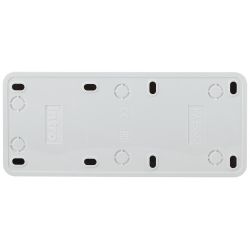 Розетка Intro Quadro 2-206-01 с заземлением трехместная 3х2P+E, 16А-250В, IP20, ОУ, белый