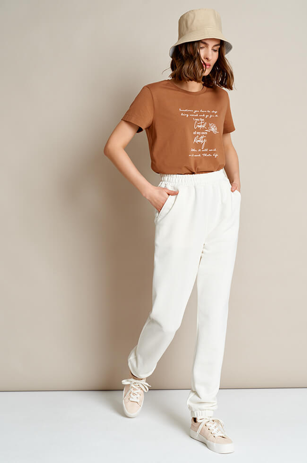 3881 Брюки женские (молочный)