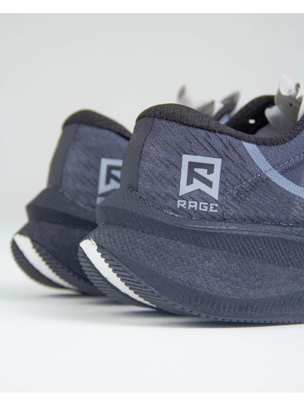 Беговые кроссовки тканевые с двойной амортизацией