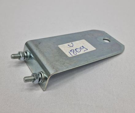 Кронштейн верхней перемычки 07