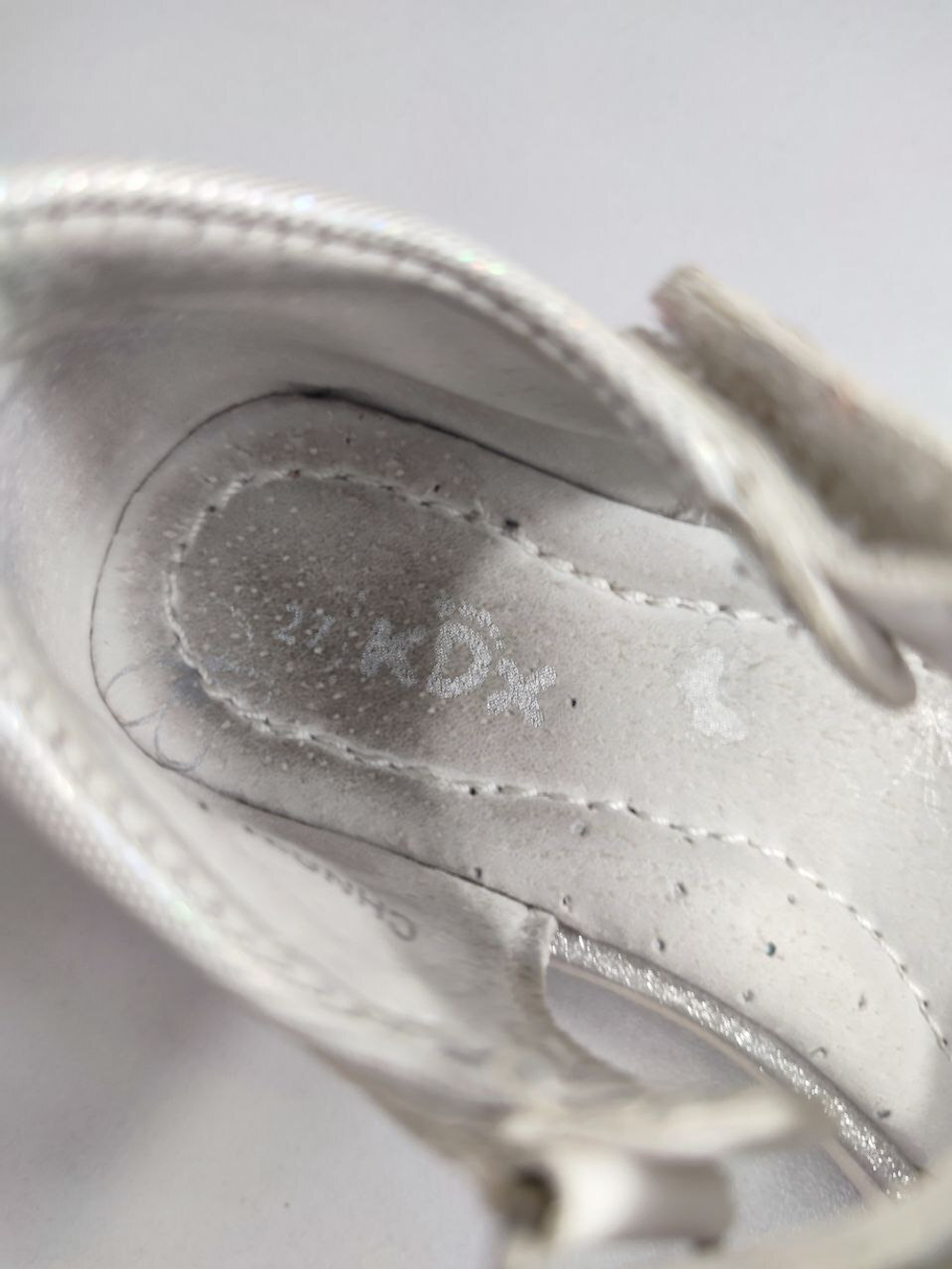 Босоножки светлые 27 размер