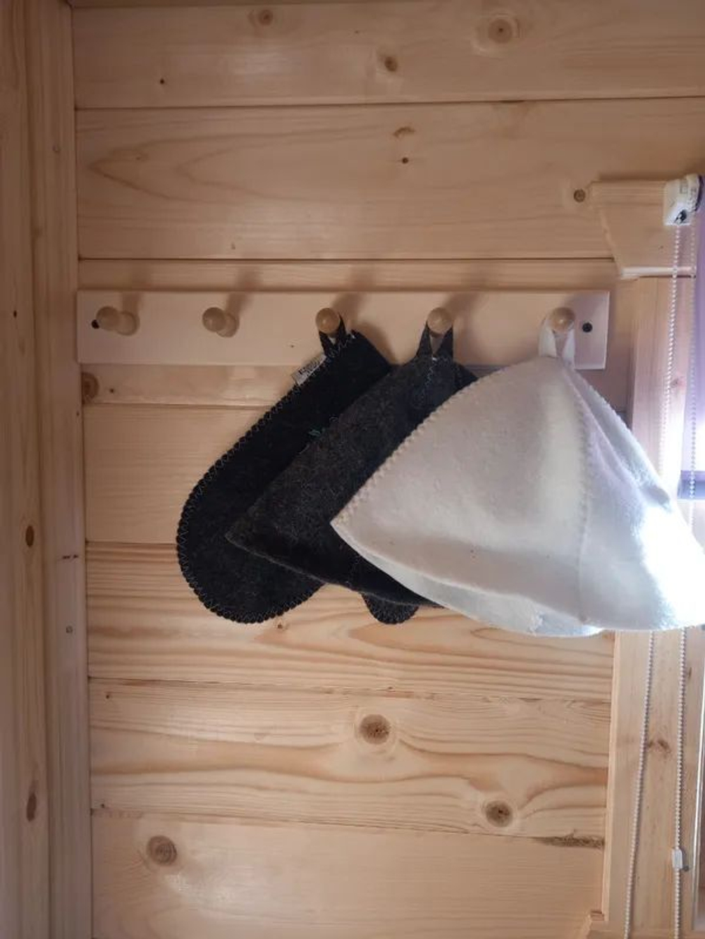 Вешалка для бани 3 крючка