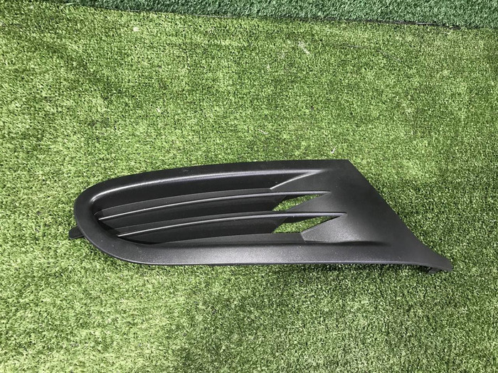 Заглушка ПТФ правая VW Golf 6 (2008-2012)