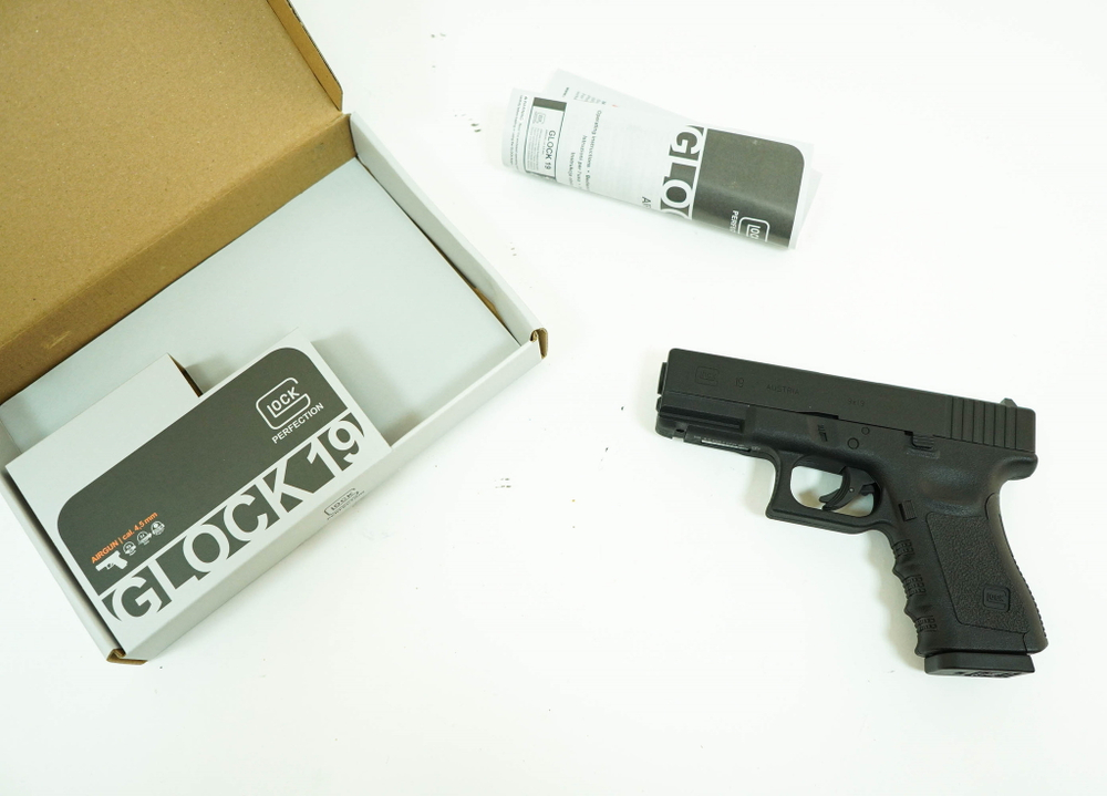 Пневматический пистолет Umarex Glock 19 кал.4,5мм