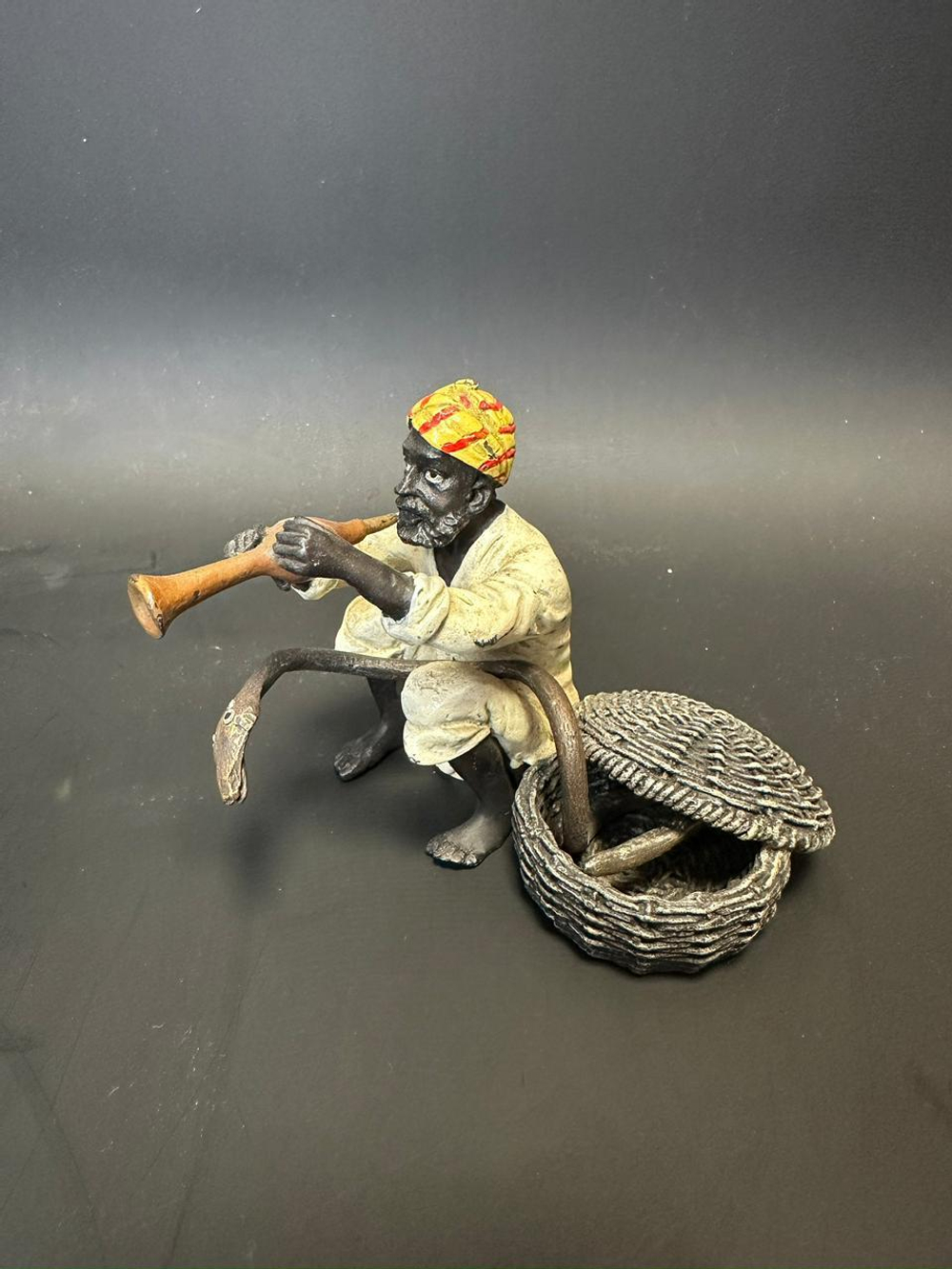 Бронзовая скульптура в стиле Венской бронзы «Укротитель змей»