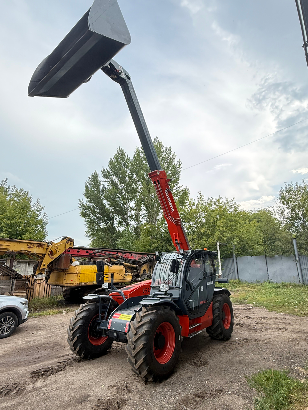 Телескопический погрузчик HELI