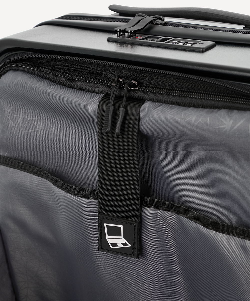 Чемодан для ручной клади JÖGEL ESSENTIAL Carry on Spinner, черный