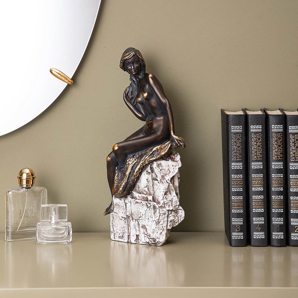 Девушка на скале Бронза