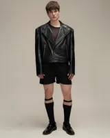 Черная кожаная куртка 