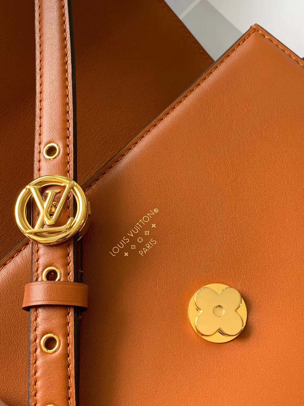 Louis Vuitton Pont 9