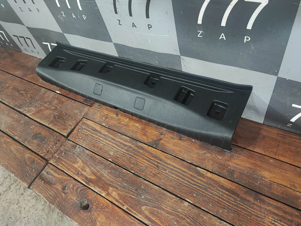 Накладка замка багажника BMW 5 G30 бу оригинал 51477373574