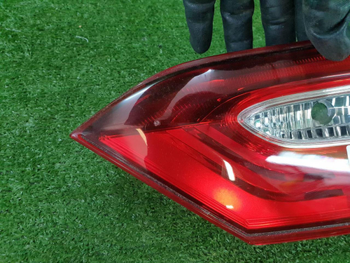 Фонарь правый внут Toyota Camry xv70 17-нв галоген