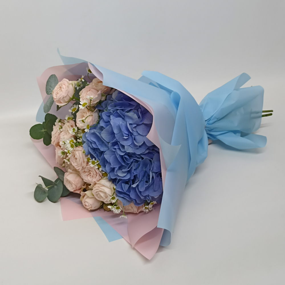 Букет из роз и гортензии Кира