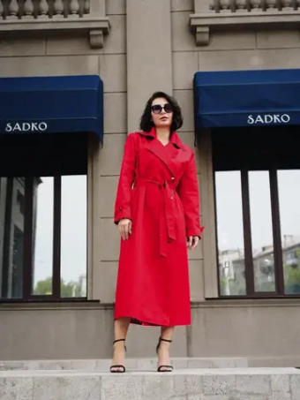 Тренч в ягодном с оригинальной обработкой