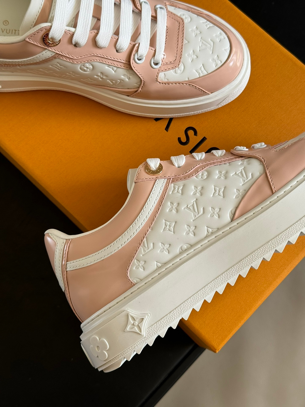 Louis Vuitton Time Out