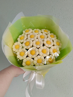 Букет из шоколадных ромашек