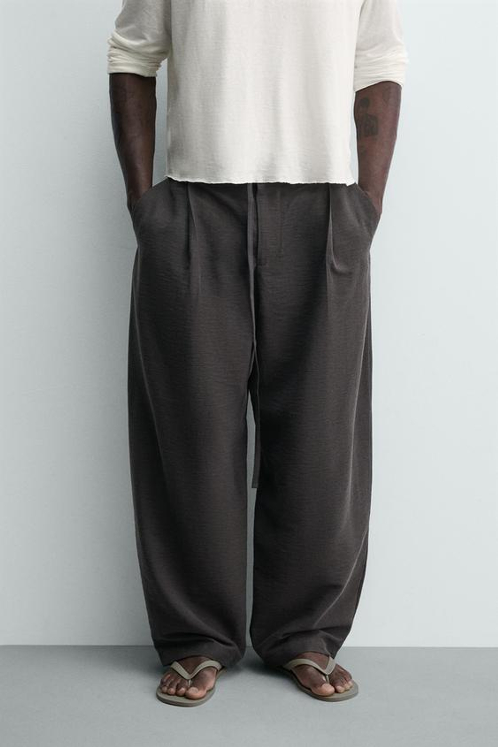 ZARA БРЮКИ BALLOON FIT С ЗАЩИПАМИ И ПОЯСОМ, ЗЕЛЕНЫЙ/СЕРЫЙ