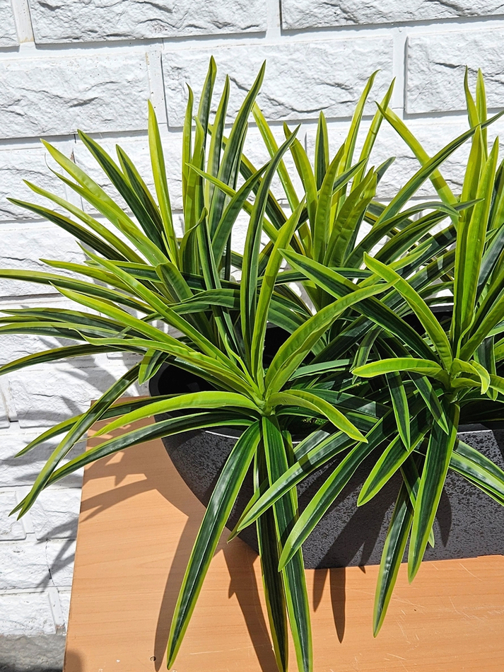 Искусственные зеленые растения 65см в длинном кашпо Лофт