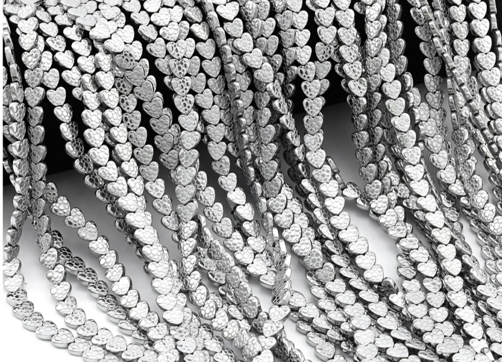 гсерп6-с Гематит "Сердце" 5мм, серебро, нить 9см (ок.15шт)