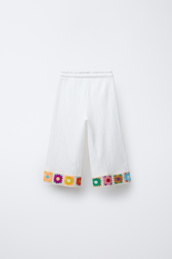 ZARA БРЮКИ В СТИЛЕ РУСТИК С ДЕТАЛЯМИ ИЗ КРУЖЕВА КРОШЕ И ЦВЕТОЧНОЙ ВЫШИВКОЙ, ЖЕЛТОВАТО-БЕЛЫЙ