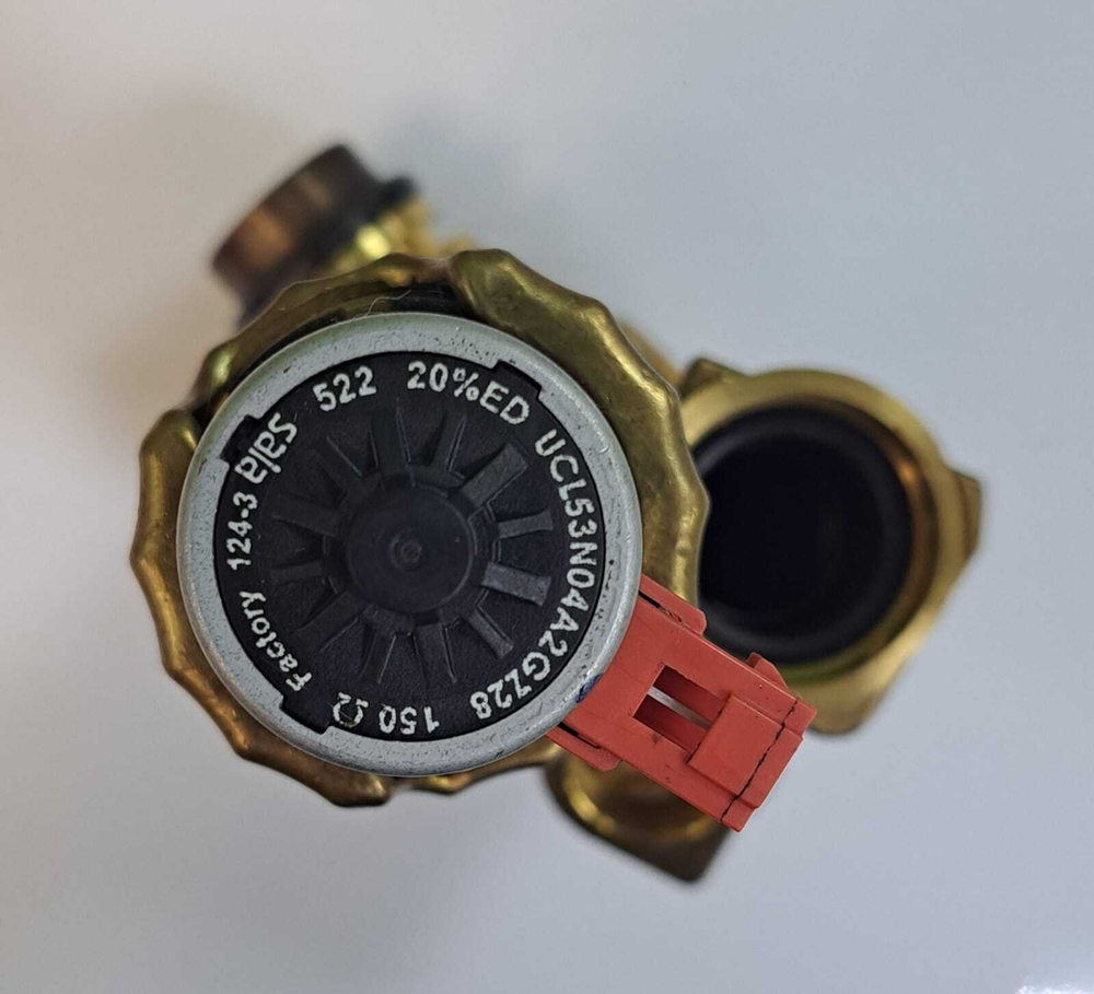 Приоритетный переключающий клапан (трехходовой кран) для котлов Vaillant Atmo/Turbo tec (оригинал, б/у)