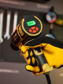 Фен строительный с дисплеем ZORGEPRO ФС-2300-E ( С НАБОРОМ КЕЙС, 2300 Вт, 300-500 л/мин, 60 / 600 градусов, Керамический Нагревательный Элемент )