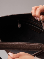 Кожаная сумка багет кросс-боди коричневый торф