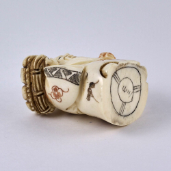 Нэцкэ Монах с персиком и корзиной на плече