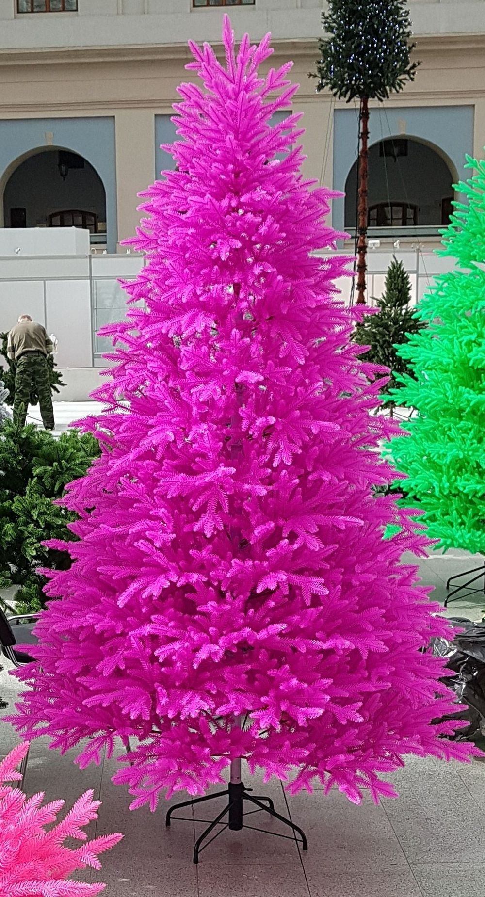 Искусственная елка «Фэнтези фуксия» (Литая хвоя) от 1,5 м до 3 м